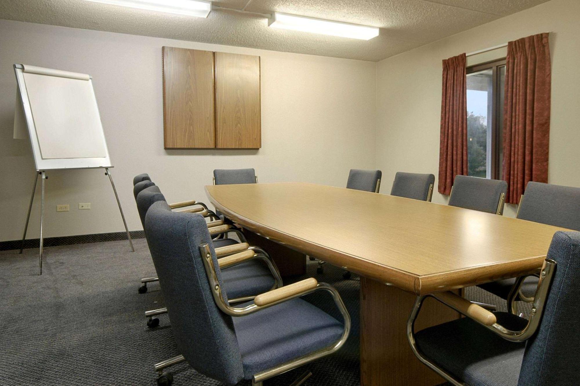 Howard Johnson By Wyndham Portage La Prairie Ngoại thất bức ảnh