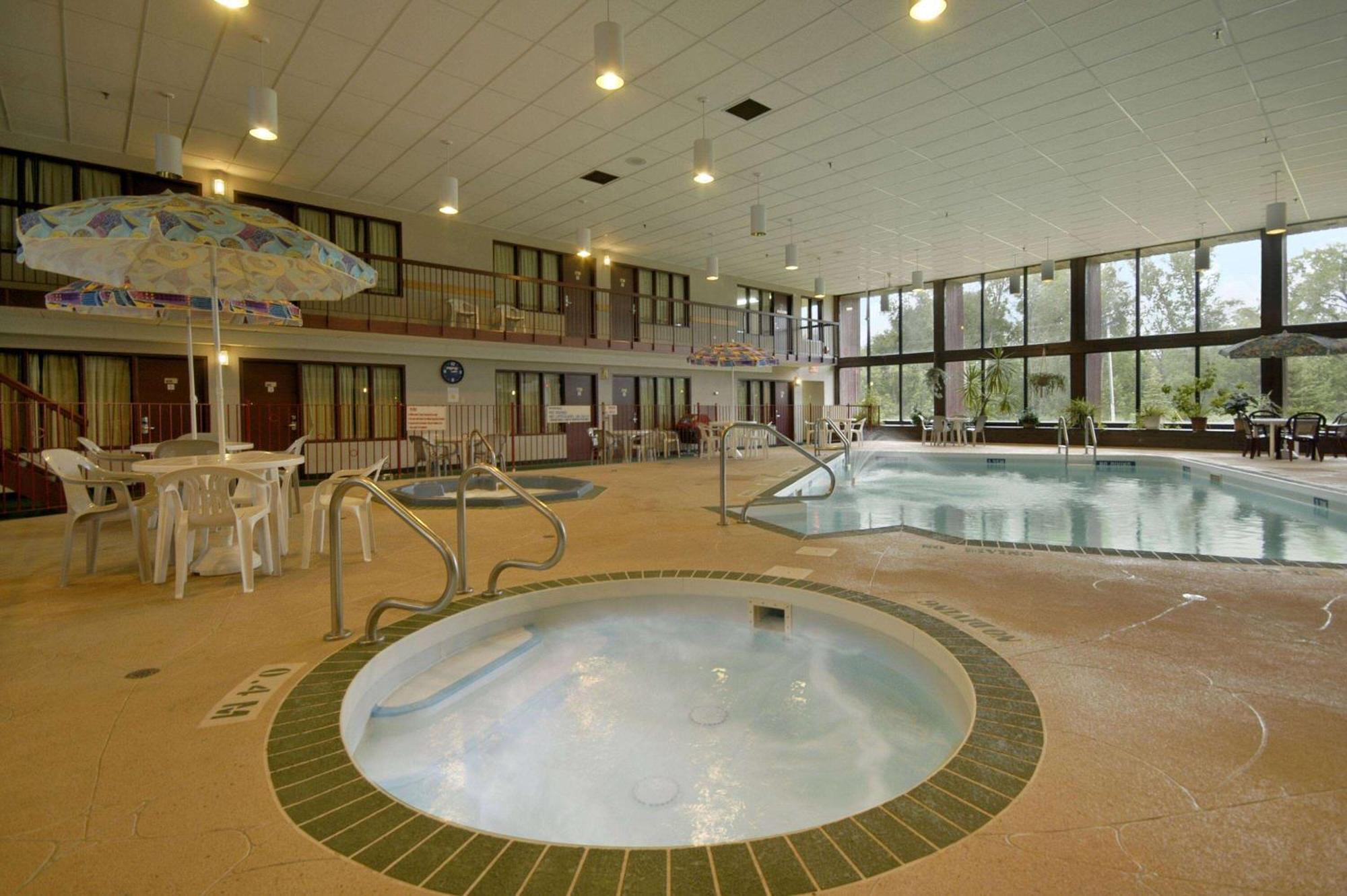 Howard Johnson By Wyndham Portage La Prairie Ngoại thất bức ảnh