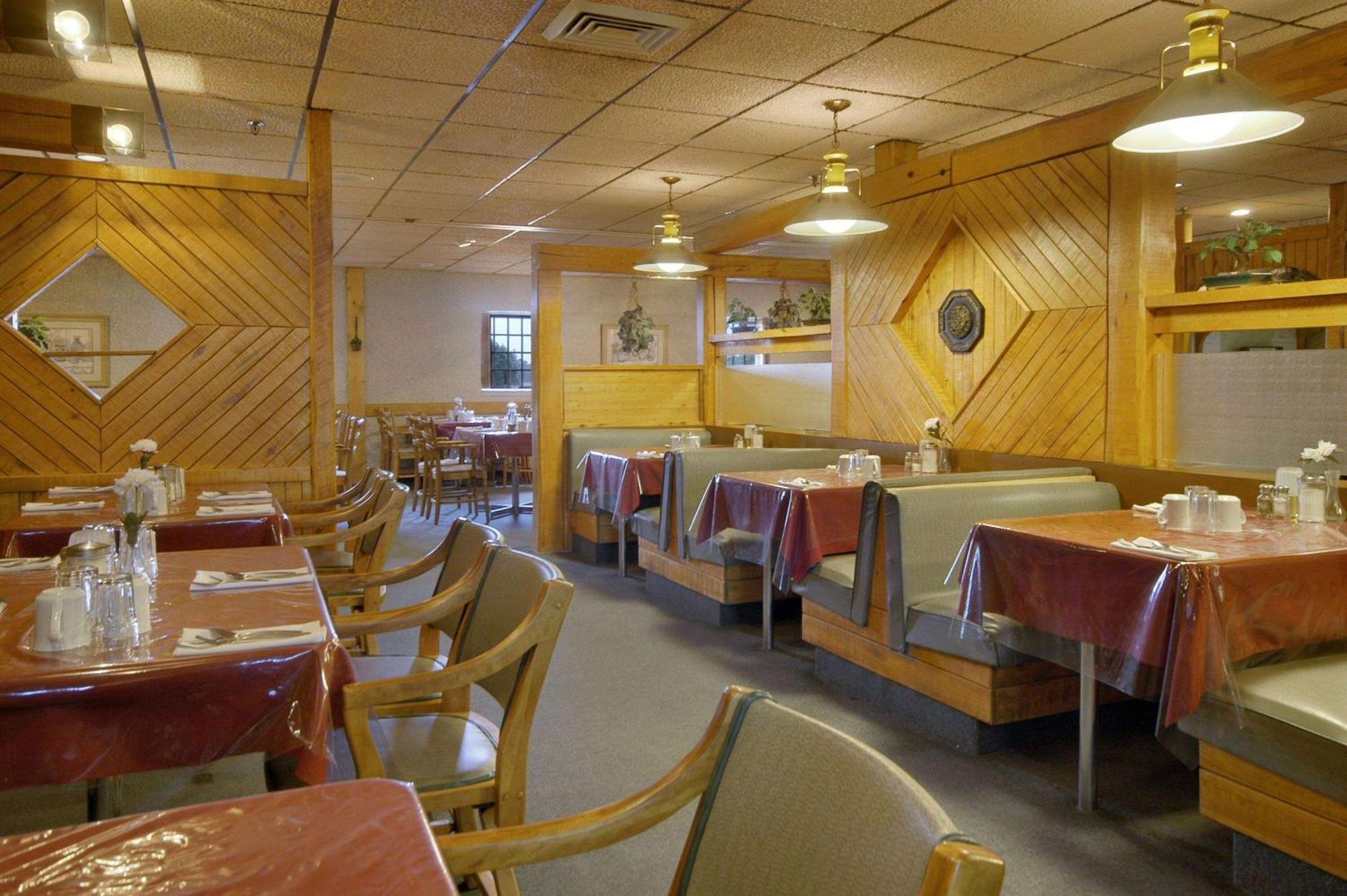 Howard Johnson By Wyndham Portage La Prairie Ngoại thất bức ảnh