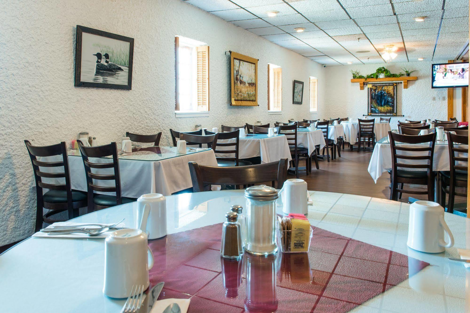 Howard Johnson By Wyndham Portage La Prairie Ngoại thất bức ảnh