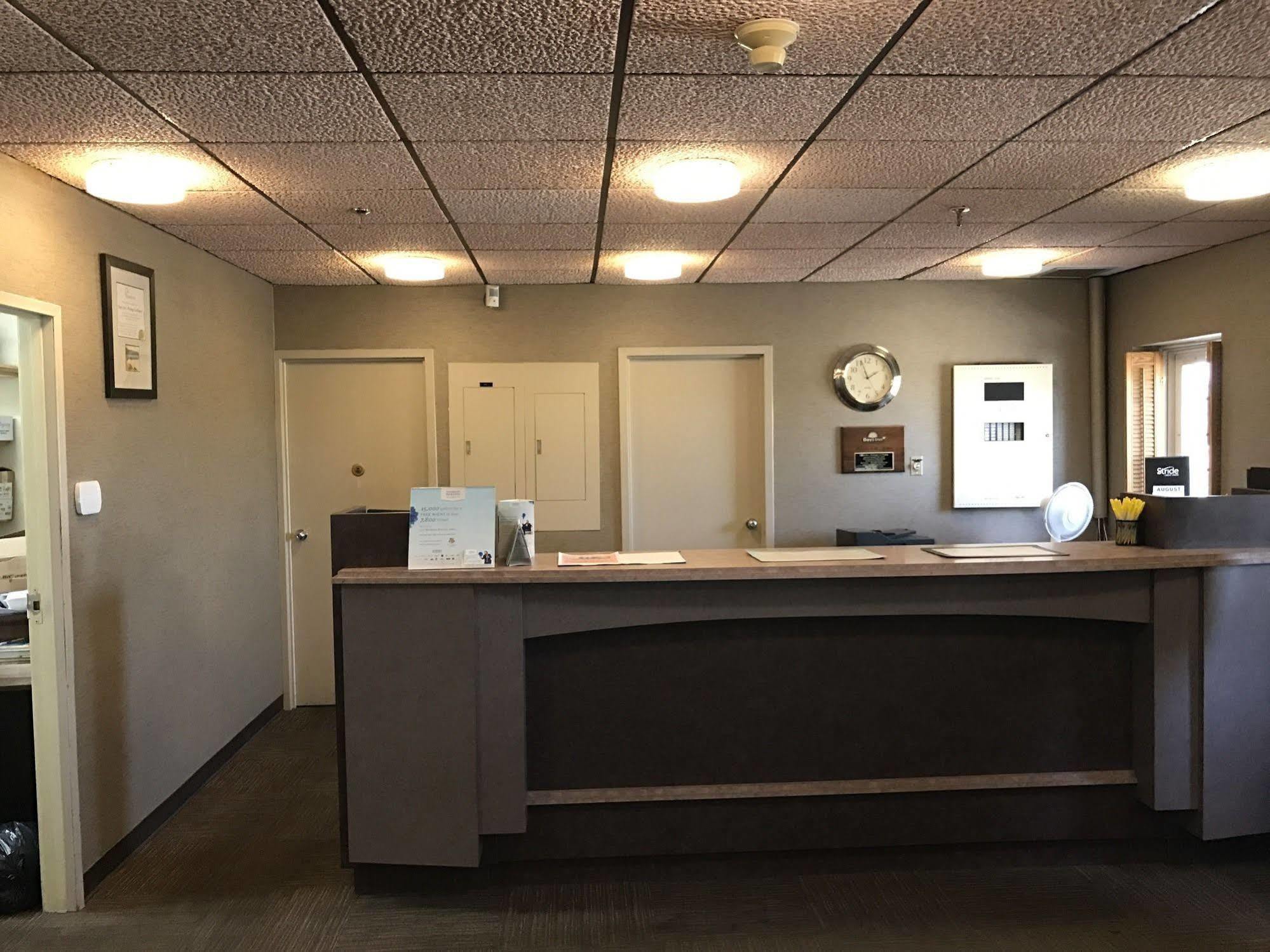 Howard Johnson By Wyndham Portage La Prairie Ngoại thất bức ảnh