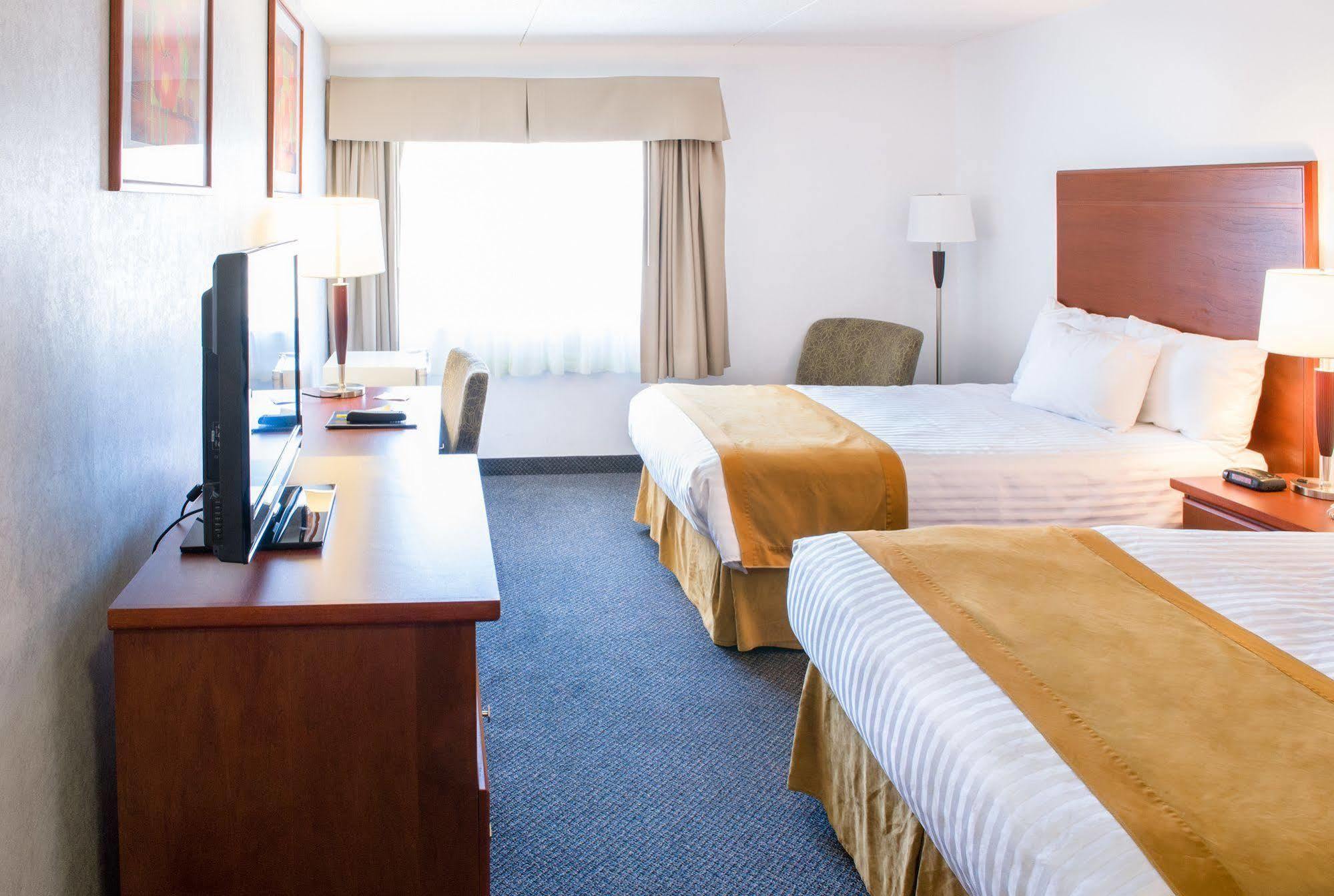 Howard Johnson By Wyndham Portage La Prairie Ngoại thất bức ảnh