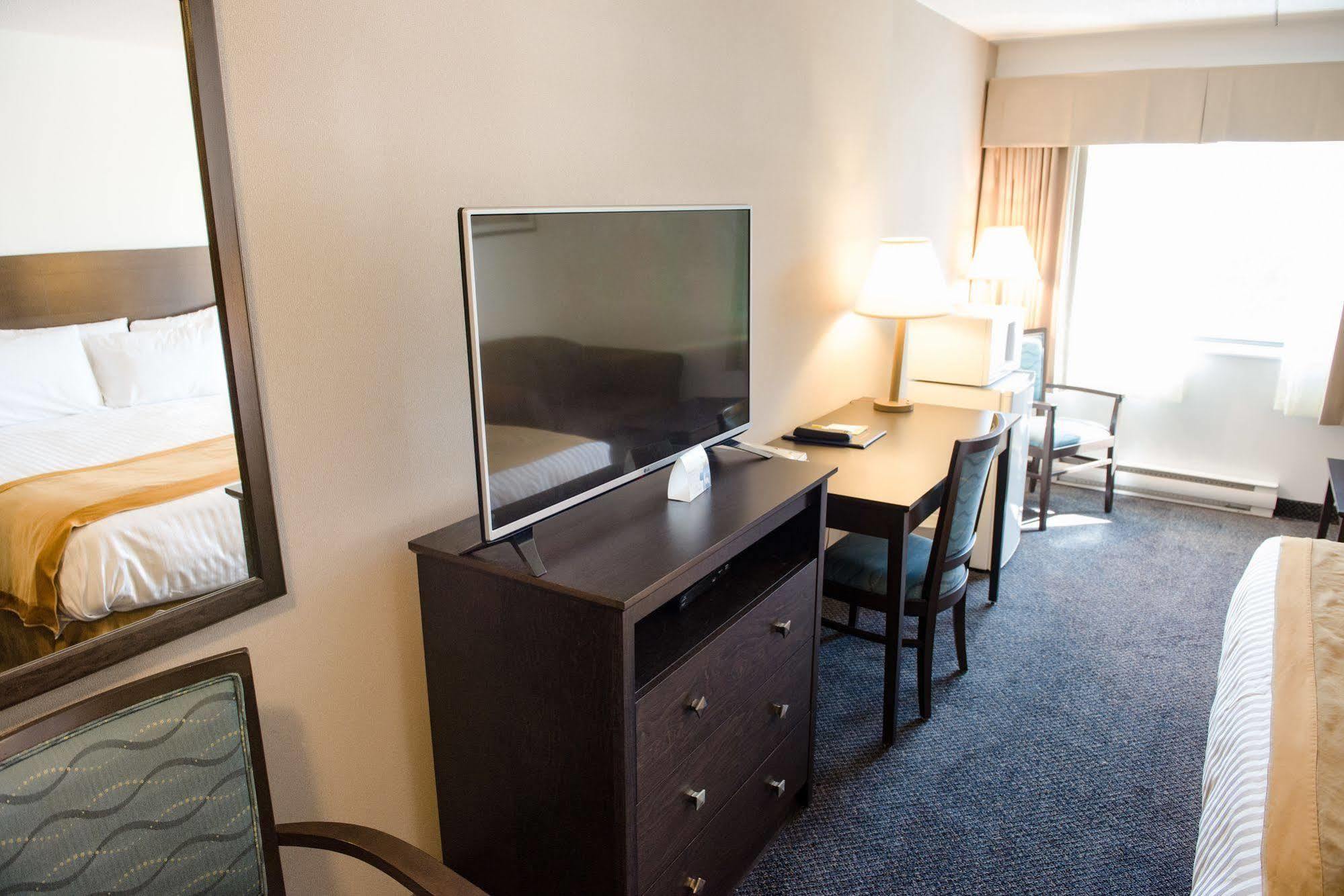 Howard Johnson By Wyndham Portage La Prairie Ngoại thất bức ảnh