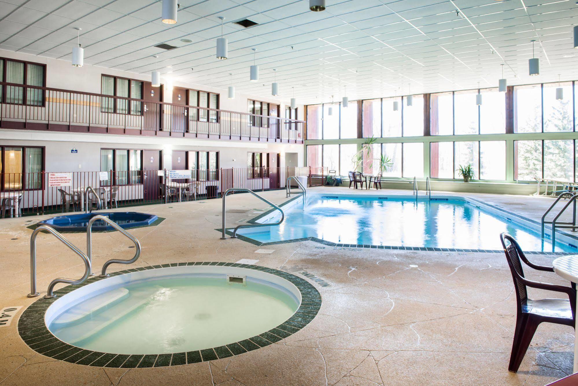 Howard Johnson By Wyndham Portage La Prairie Ngoại thất bức ảnh