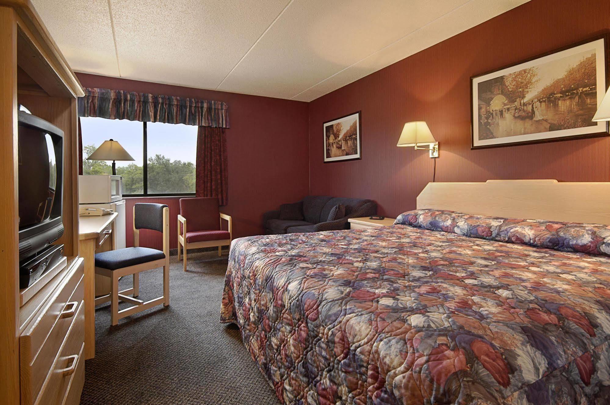 Howard Johnson By Wyndham Portage La Prairie Ngoại thất bức ảnh